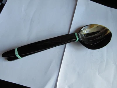 GRANDE CUILLERE à SALADE " en CORNE DE ZEBU " Fait main DE MADAGASCAR NEUF - Photo 1/4