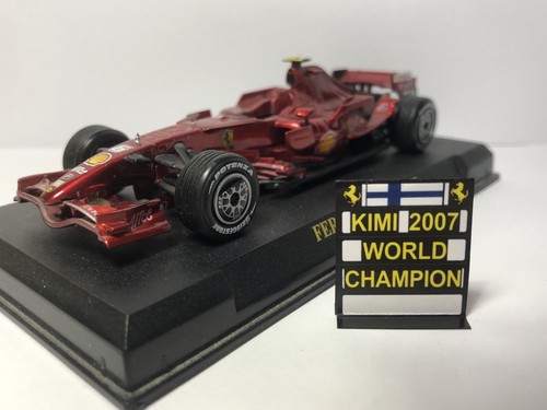 Pitboard 1:43/1:18 (Pizarra F1) / Kimi Raikkonen (Ferrari) 2007 World Champion - Imagen 7 de 13