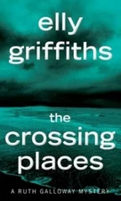 The Crossing Places (Ruth Galloway Mysteries) - Mass Market Paperback - GOOD