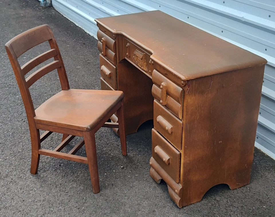 Virginia House - Juego de cabaña de troncos - Cómoda de escritorio y silla años 50 rara Foto 3 de 4