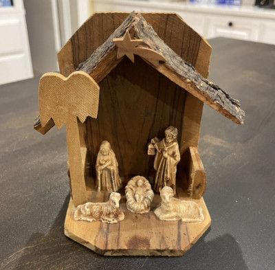 Small Nativity Scene Resin & Olive Wood From The Holy Land 5.5  B77