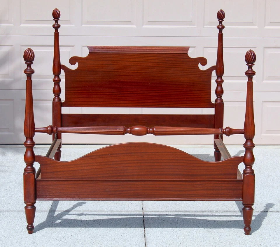 Cama Queen con cuatro carteles de caoba maciza vintage | Inspirada en Chippendale Foto 4 de 4