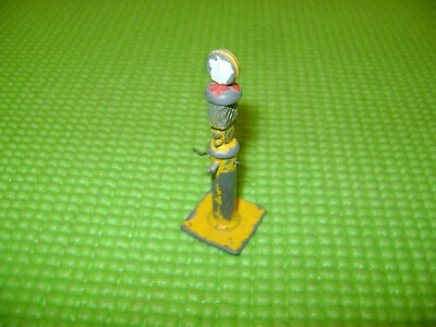 BM431 Dinky Toys France #49A Pompe à essence type Colonne A