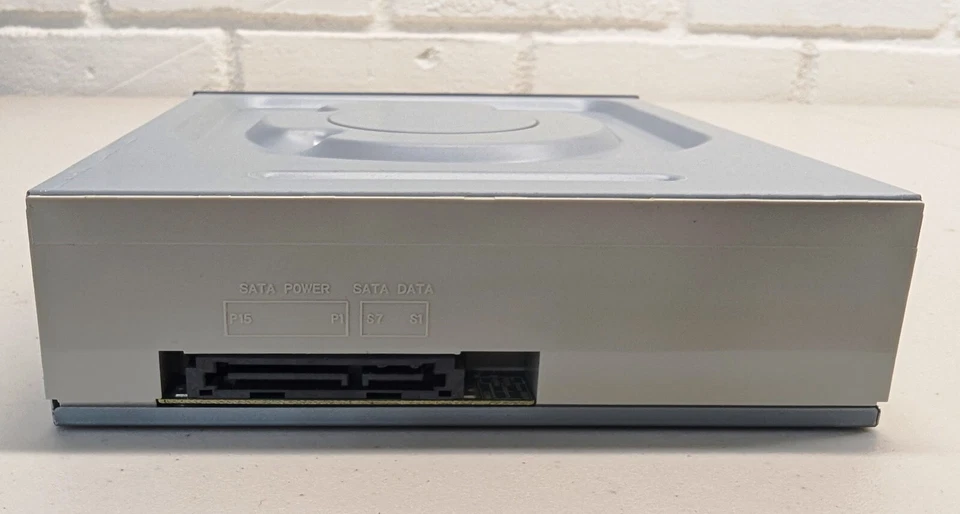 Lite-On IHAS124-14 24X SATA Internal DVD+/- RW Optical Drive W/ Cable & Screws - Image 2 of 4