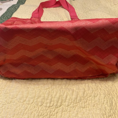 Thirty One Tote Sports Bag Coral Punch Chevron in Stripe in color no strap “L” - Picture 2 of 16