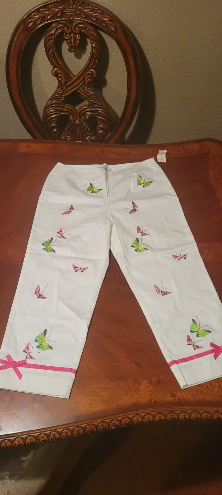 Dressbarn Womens white Capri Pants w/ butterflies nwt size 8
