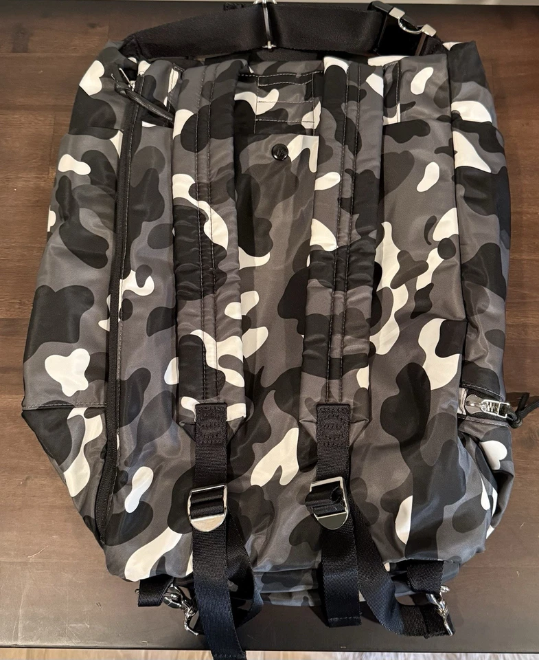 ShortyLOVE Boxer Mochila Grande Preta\Cinza Camuflagem - COMO NOVA - Imagem 2 de 4