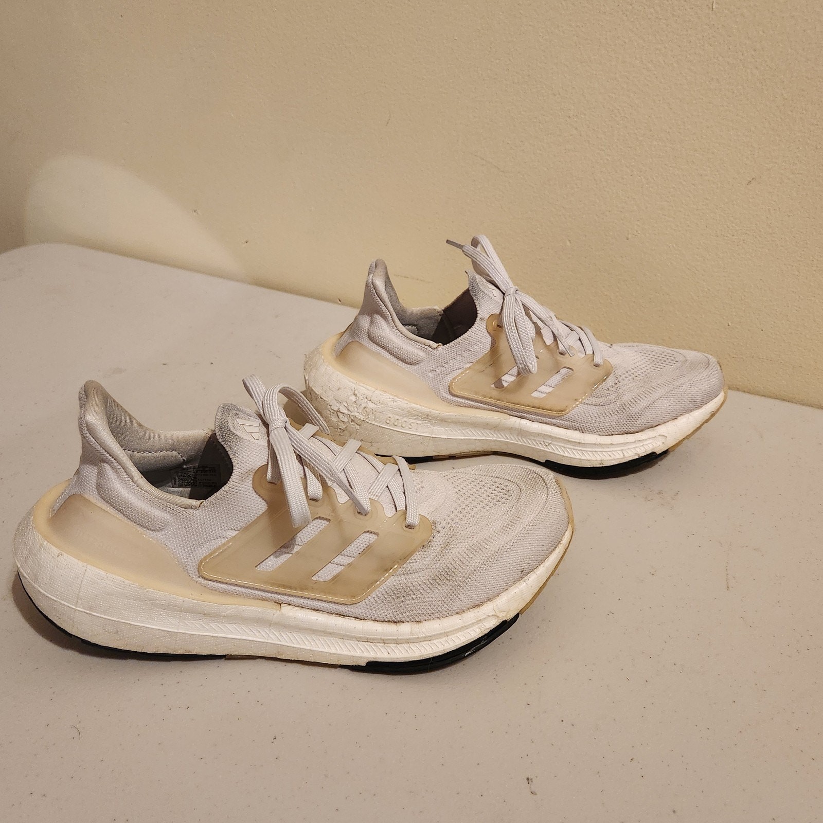 Adidas Ultraboost 21 Women's Sz 8 Sneakers Running Shoes White Athleisure Casual