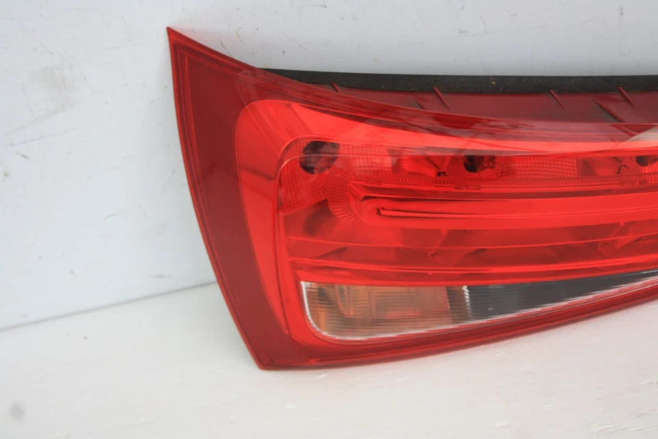 Luz trasera lateral izquierda Audi A1 8X0945093D genuina Foto 2 de 4
