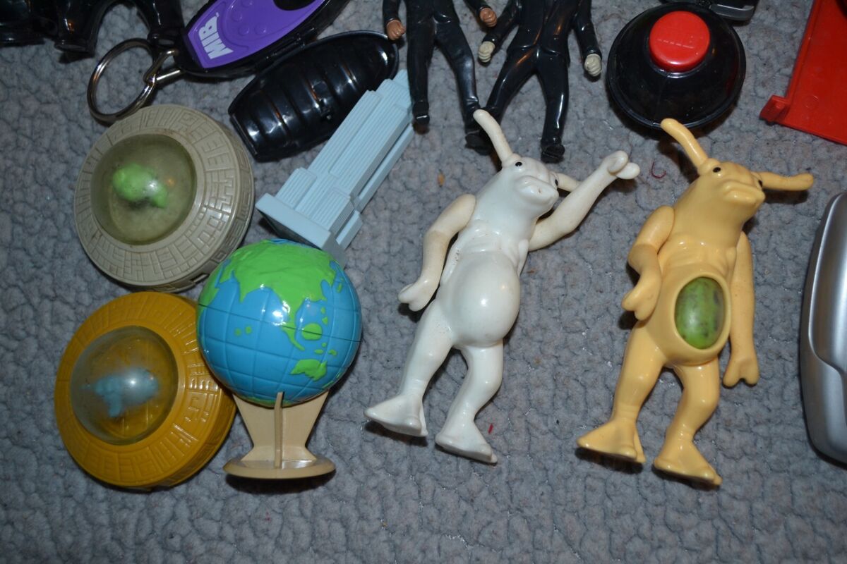 Burger King MIB Men In Black I 1998 & MIB II 2002 lot Burger King MIB Men In Black I 1998 & MIB II 2002 lot