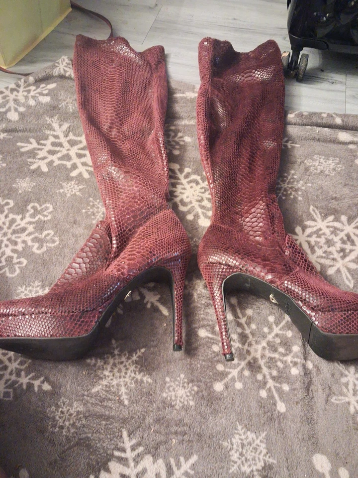 Macys Snakeprint Thighhigh Stiletto Boots Burgundy Size 10 - Image 4 of 4