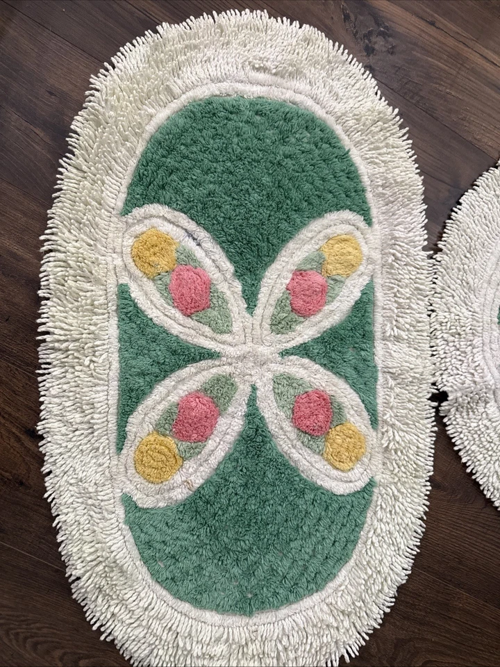 BEAUTIFUL Vintage Chenille Rug plush Set Of 2 White Green Floral - Image 2 of 4
