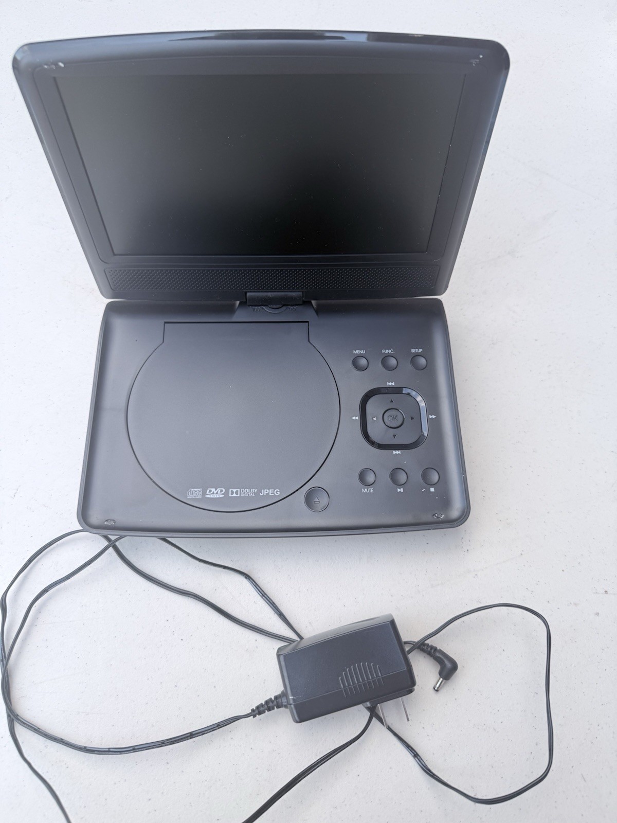 Insignia NS-P9DVD15 9 Inch Portable DVD Player- Tested Worki