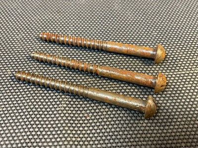 Lot De 65 Vis à Bois Anciennes – Tête Ronde 4x55 – Quincaillerie De Stock – Neuf (Sans Boîte)