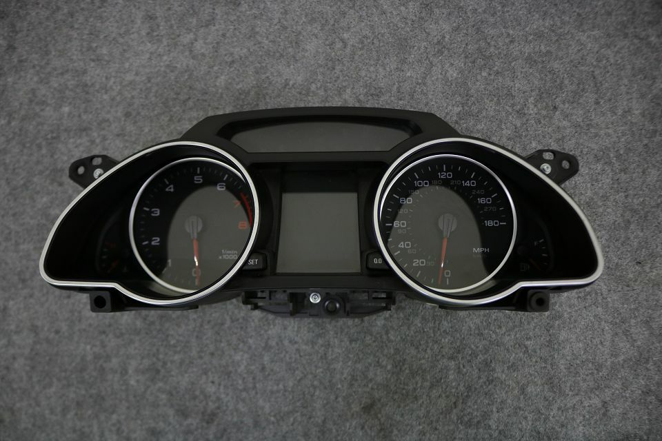 Original Audi A5 8T Kombiinstrument 8T0920982P Tacho MPH Benzin speedometer