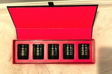 Velas VS: cielo medianoche, almizcle rosa, vainilla negra, ámbar luminoso, maderas brillantes