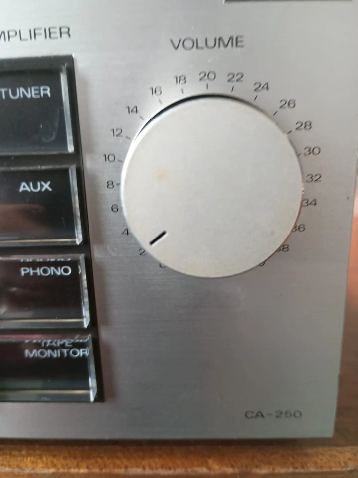 Fisher CA-250 Integrated HiFi Amplifier 30W + 30W - Image 4 of 4