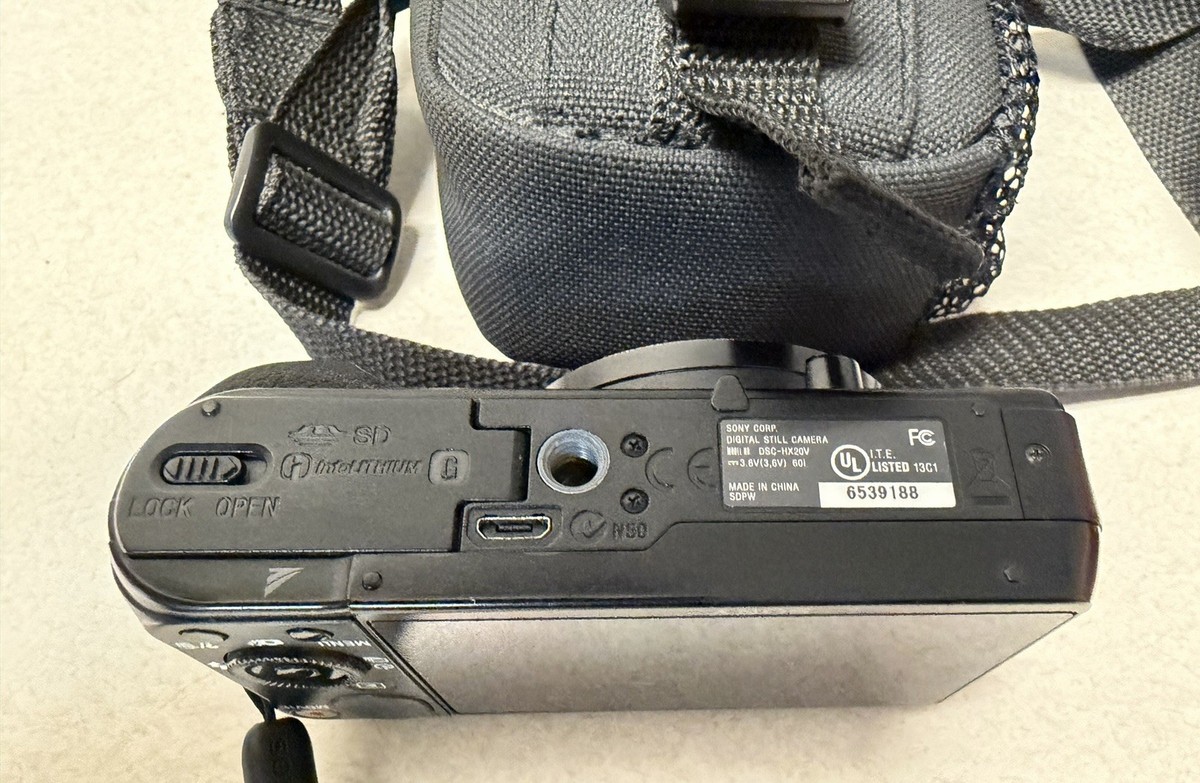 Sony Cyber-shot DSC-HX20V 18.2MP Camera G Lens 20x Zoom Bundle