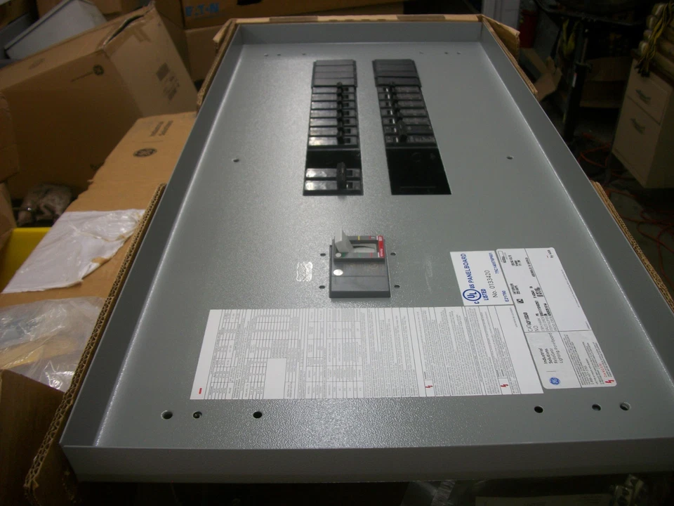 GE RELIAGEAR PANELBOARD INTERIOR AQF1302AB 225A 120/240V 1PH 200A PRINCIPAL NUEVO EN CAJA Foto 2 de 4