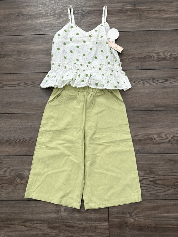 Girls NWT Green And White Capri Outfit - Doe A Dear - Size 6