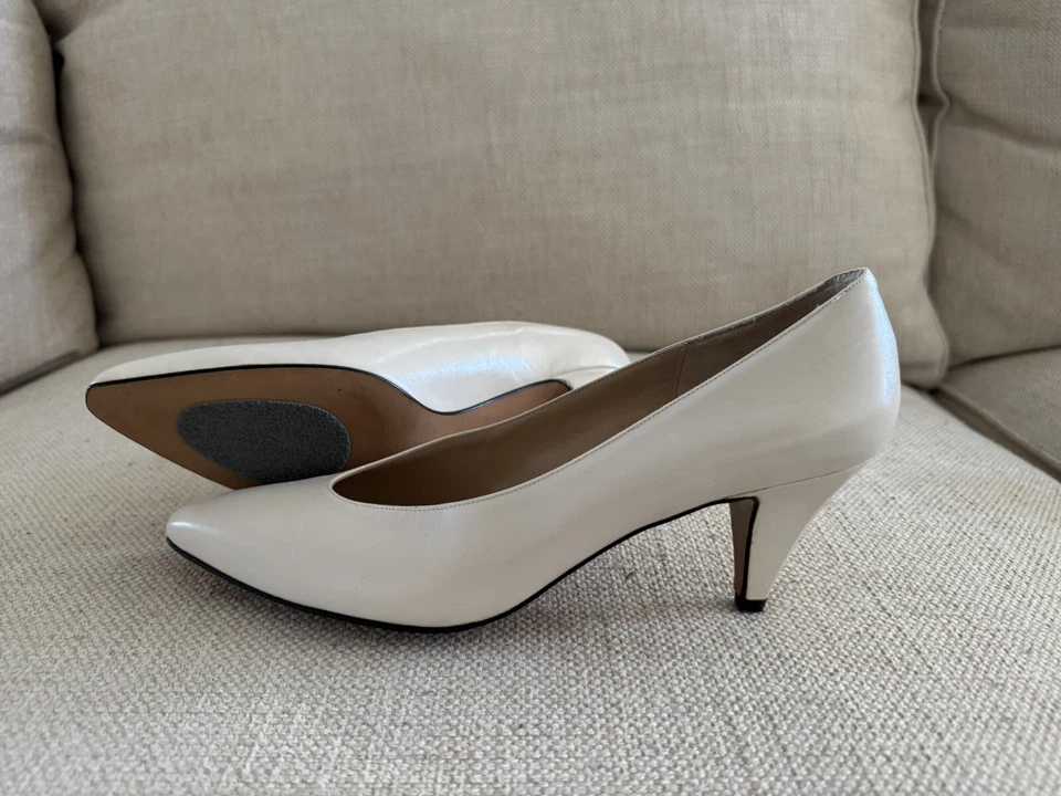 Amalfi Women’s Ivory Pearl Pump 9.5 AAA - Image 2 of 3