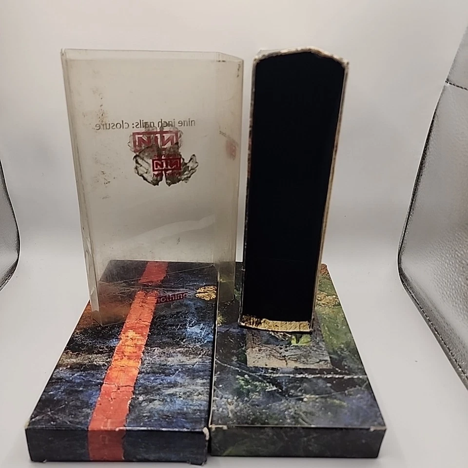 Nine Inch Nails: Closure 1997 Music Video & Documentary VHS 2 Tapes Box Set Used - Image 4 of 4