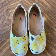 Uin Women?s Yellow Lemon Juice Round Toe Canvas Slip-On Size 10 Flats Washable