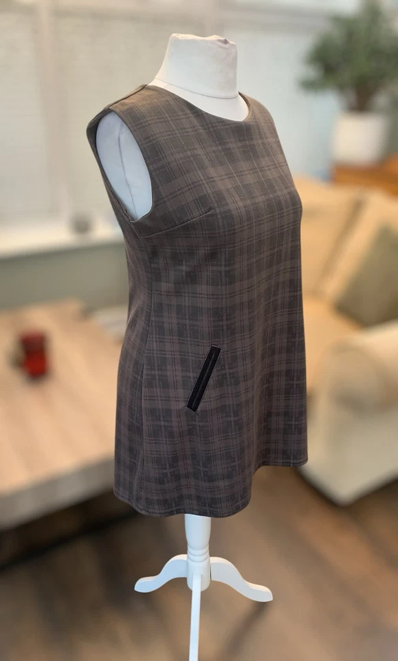 JOE BROWNS  Brown Mix  Mini Dress Size 16/18  Faux Pockets  Stretchy  Sleeveless - Image 3 of 4