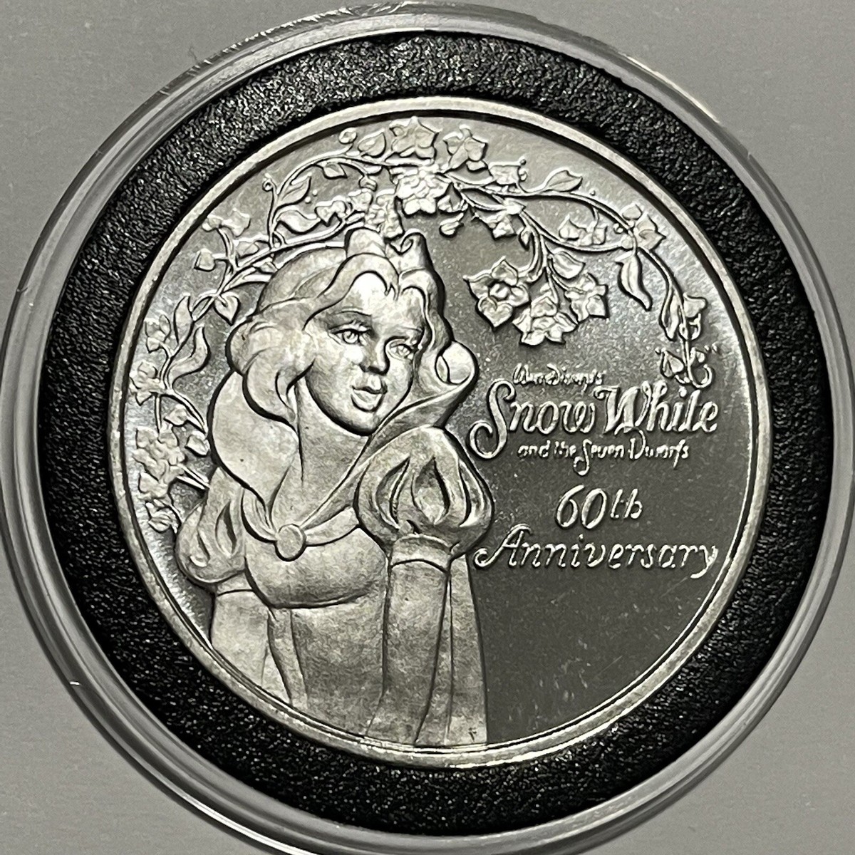 Disney Snow White 60th Anniversary Coin 1 Troy Oz .999 Fine Silver