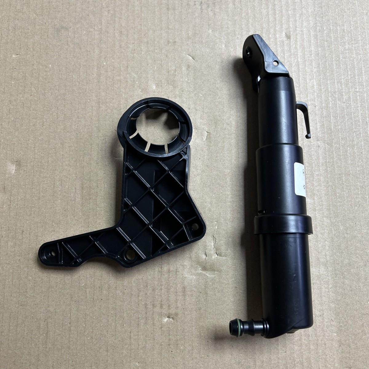 A2088600647 MERCEDES BENZ W208 HEAD LIGHT WASH NOZZLE RIGHT