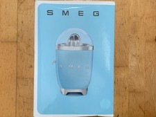Image of SMEG CJF11PBUK PASTEL BLUE 50'S STYLE RETRO CITRUS JUICER