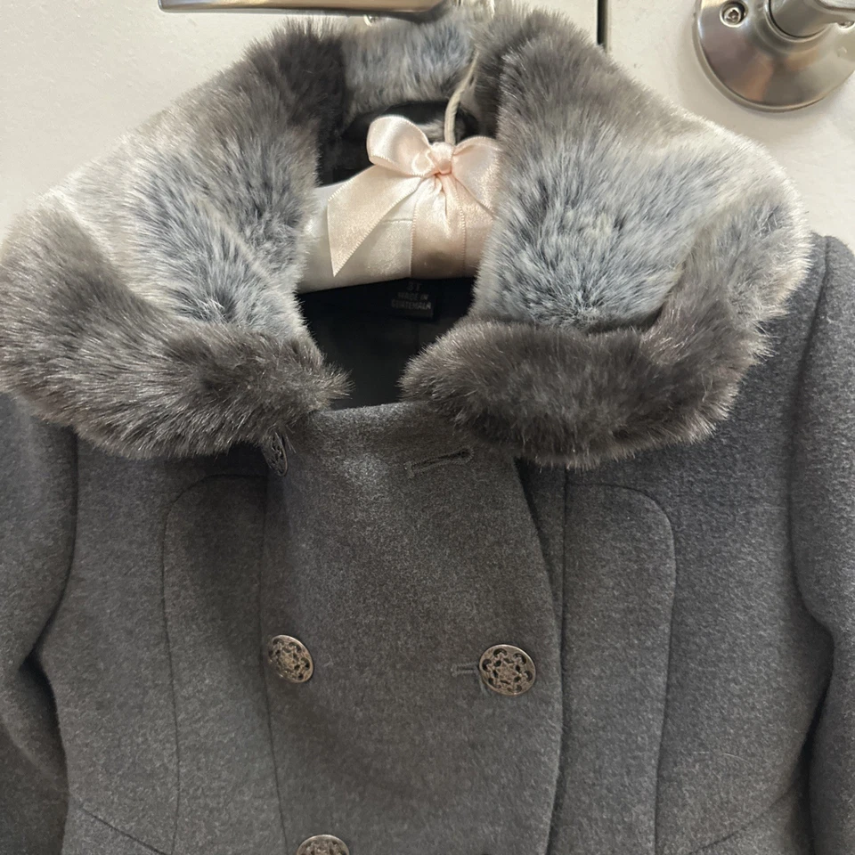 Abrigo de lana sintética gris carbón para niñas Rothschild ribete de piel sintética 3T con gorra Foto 4 de 4