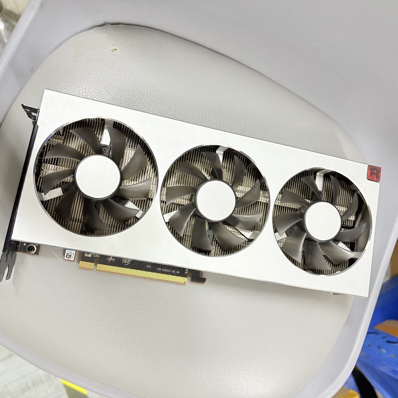 Mint AMD Radeon VII Reference GPU – 7nm 16GB HBM2 1TB/s Bandwidth Graphics Card