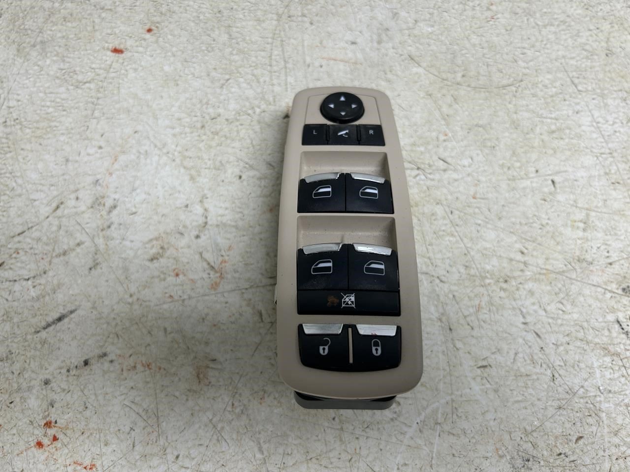 Maserati Levante 2022 Window switch P/N 670025408