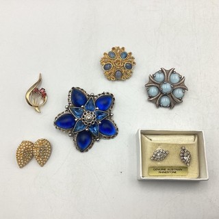 Vintage Jewellery Bundle (4 x Brooches and 2 x Earrings) Blue & Red TE#8638