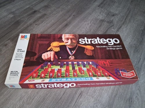 Stratego Board Game Vintage 1977 MB Milton Bradley 4916 Complete & EUC