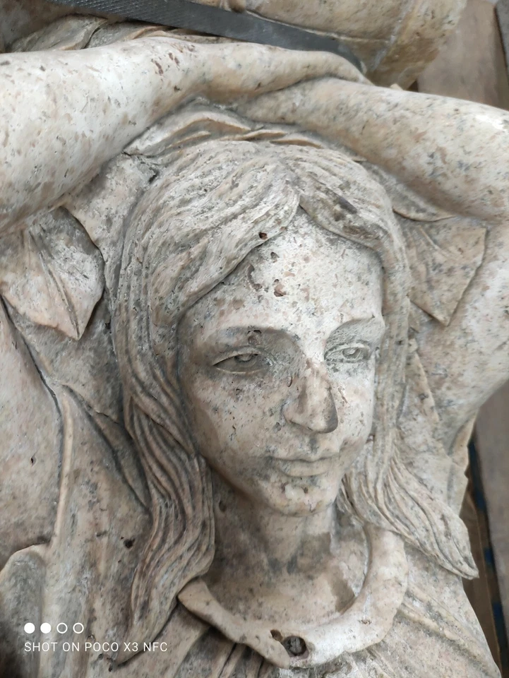 Abrigo de chimenea de mármol beige tallado a mano con columnas talladas para mujer Foto 2 de 4