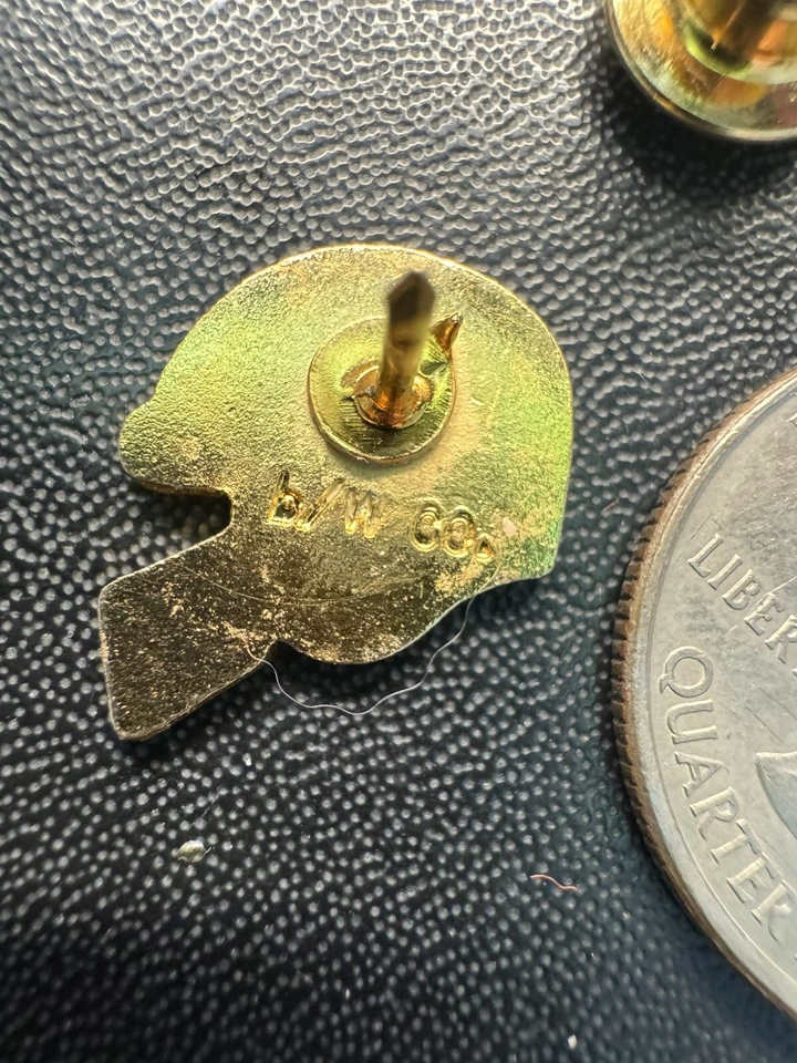 Vtg Wisconsin Badgers University of Wisconsin Football Helmet Lapel Pin Tie Tack - Image 4 of 4