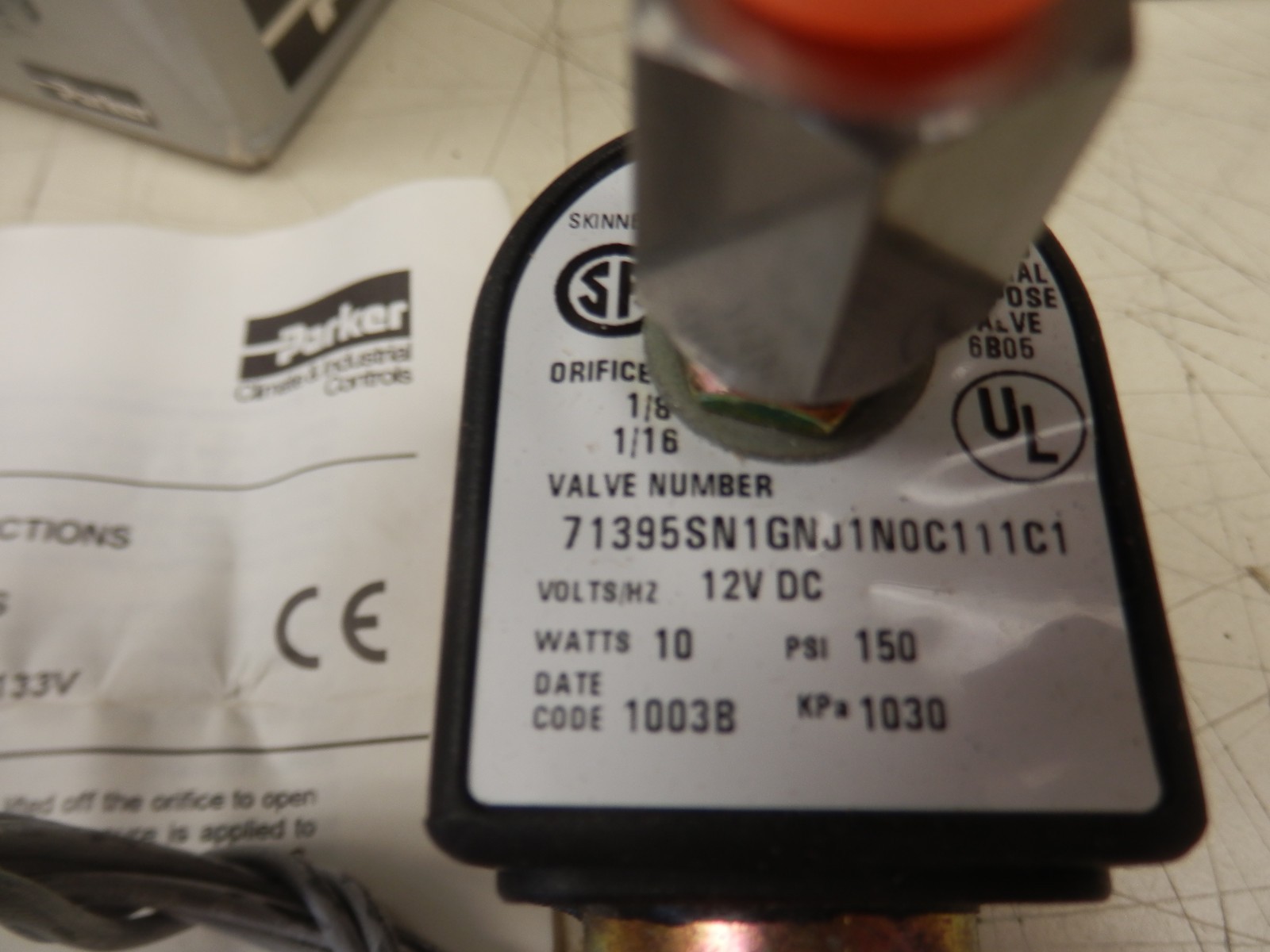 OEM PARKER  71395SN1GNJ1NOC111C1 SKINNER VALVE  FREE SHIPPING