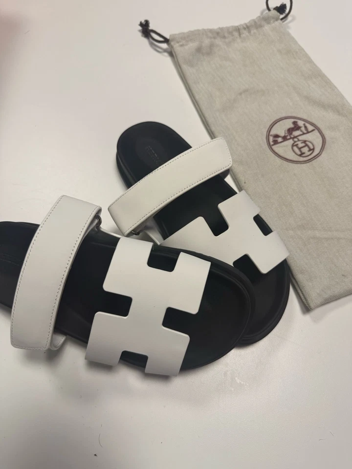 HERMES H CHYPRE SANDALIAS DE CUERO DE BECERRO BLANCAS ZAPATOS DIAPOSITIVAS PLANAS 37 NUEVAS EN CAJA Foto 2 de 4