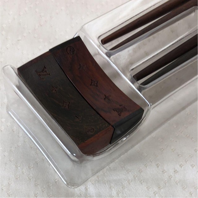 LOUIS VUITTON 25th Anniversary Novelty Chopsticks & Chopstick rest 2