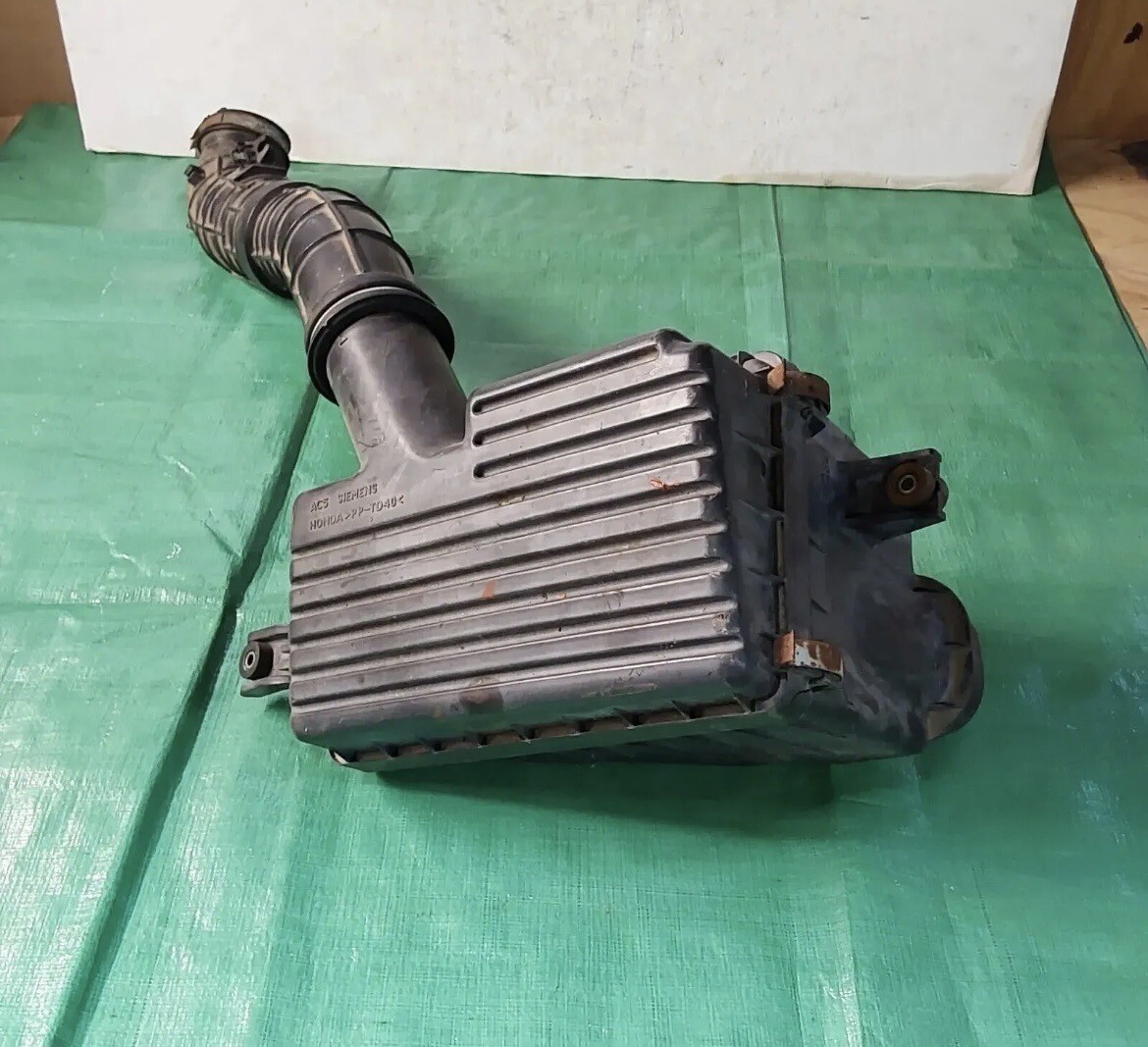 98 99 00 01 02 Honda Accord 2.3L 4cyl Air Intake Cleaner Filter Box Assembly OEM