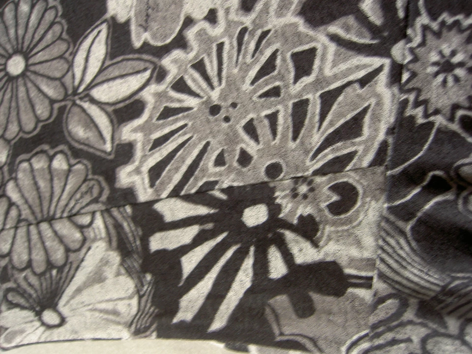 Midi-Kleid weitschwingend von Desigual, Gr. S, grau/schwarz Blumen, ungetragen - Bild 2 von 4