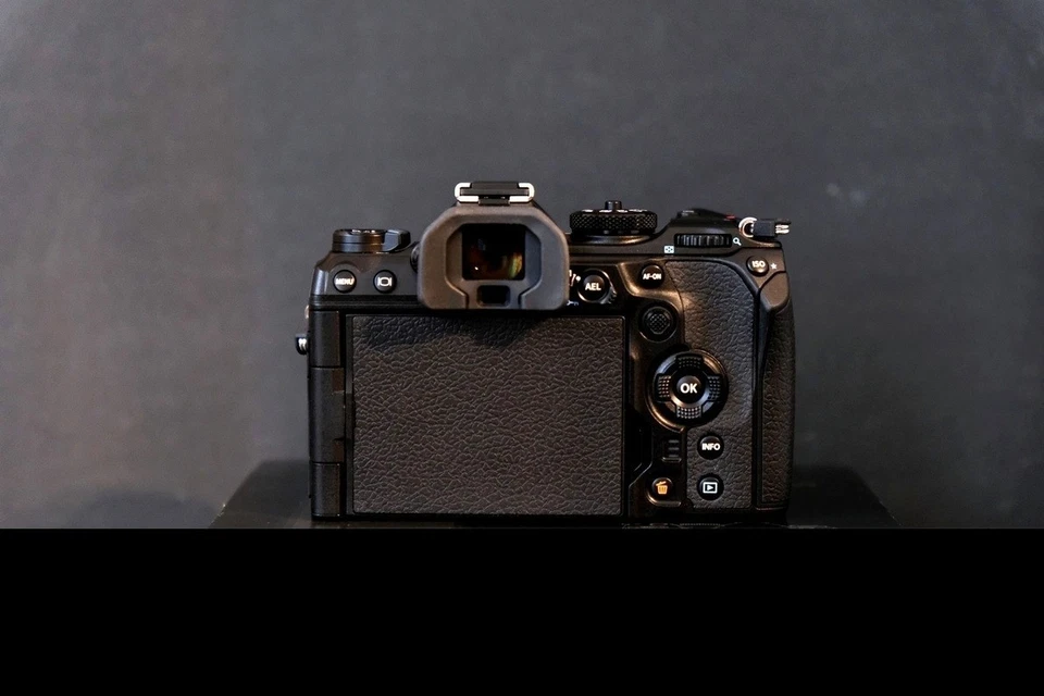 OM System/ Olympus  OM-1, TOP - Bild 2 von 3