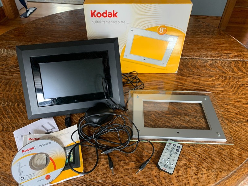 Kodak Easy Share SV811, digital picture frame with extra screenplate