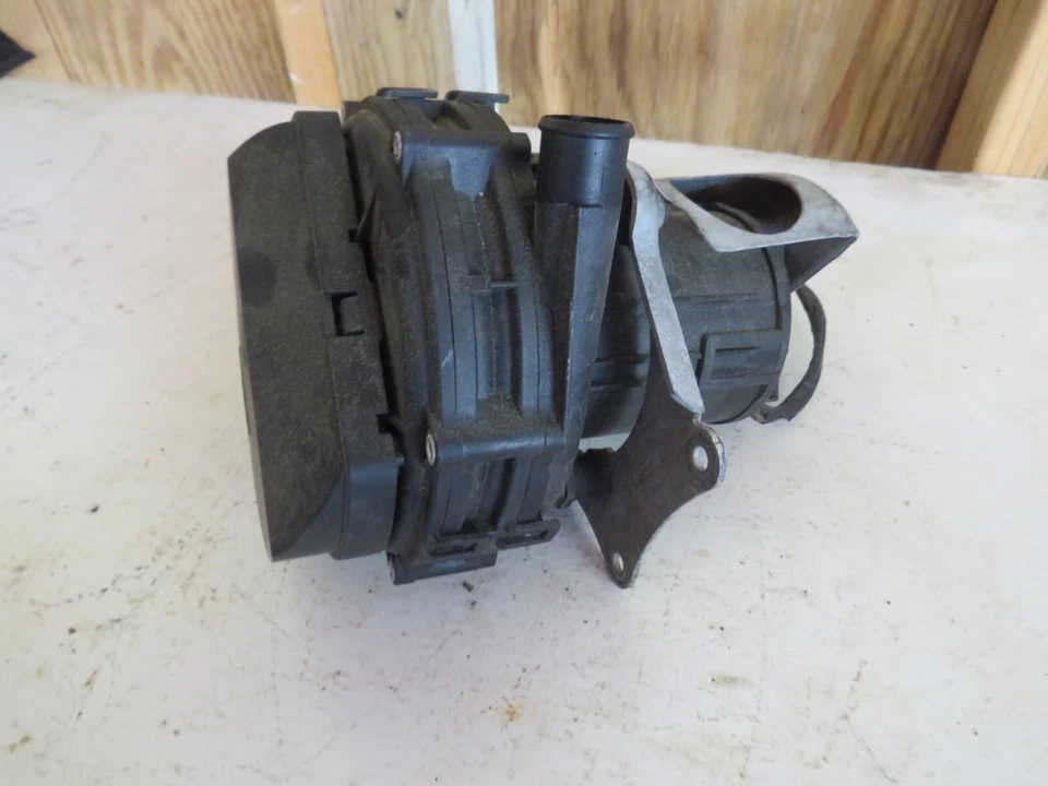 BMW 325Xi 325 XI 2004 2,5 L sedán inyección de aire secundaria bomba de smog Foto 4 de 4