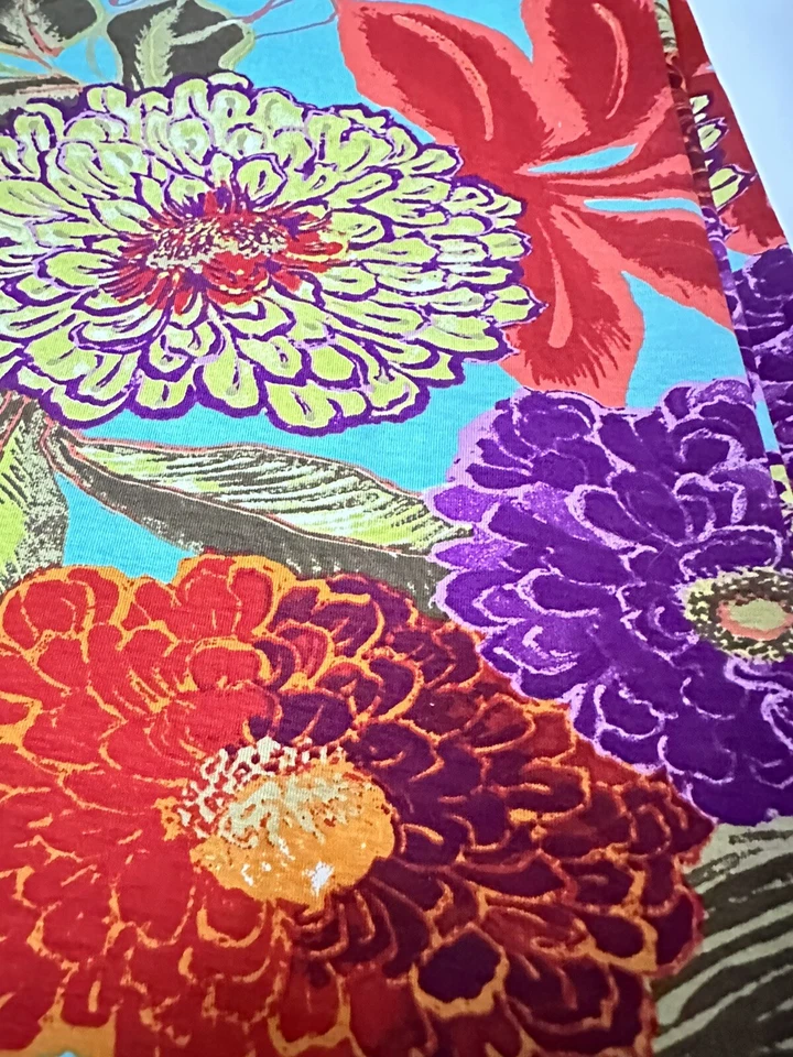 Tela tejida elástica con estampado floral tropical brillante grande de colección 1 7/8 yardas Foto 3 de 4