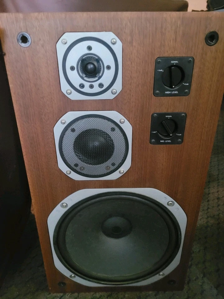 Alto-falantes vintage Yamaha NS 690 - Imagem 2 de 3