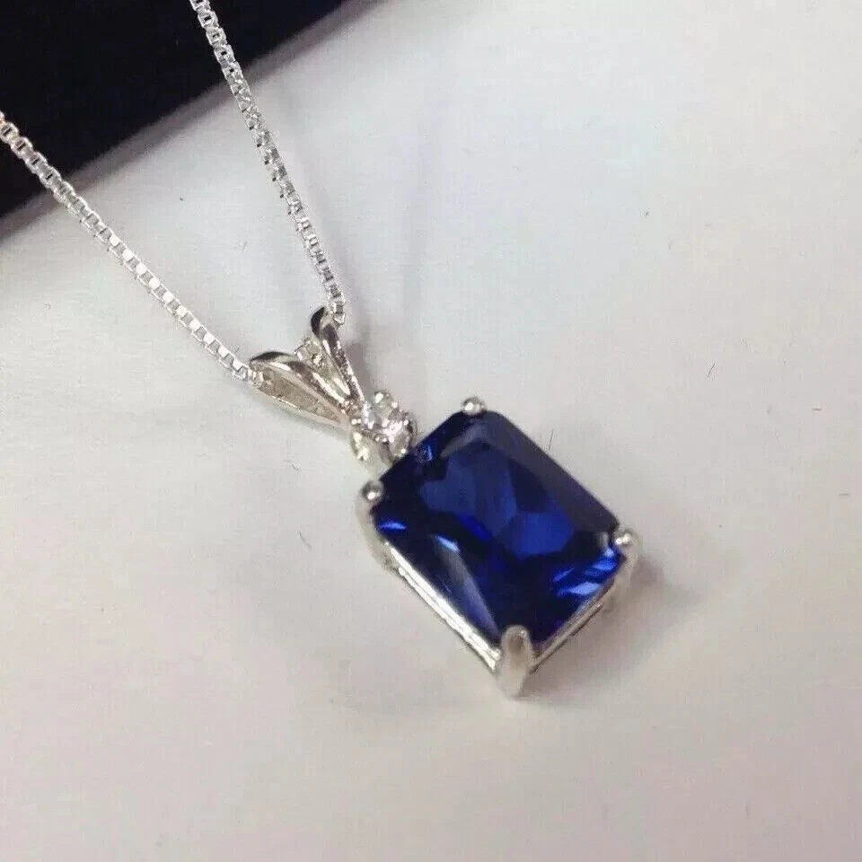 Collana con ciondolo zaffiro taglio smeraldo 5,25 ct zaffiro blu e bianco... - Immagine 4 di 4