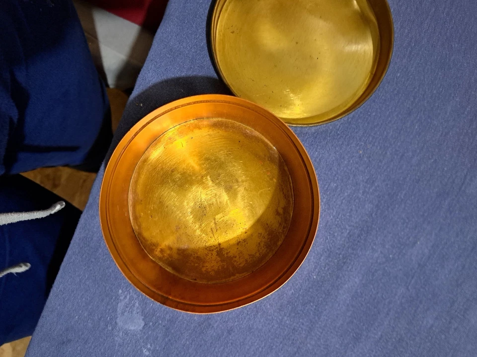 Contenitore Rotondo In Metallo Dorato Caramelle Quality Chocolat Vintage - Immagine 3 di 3